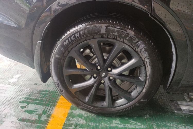 Used Li Auto ONE 2021 Extended-Range 6-Seater Version Right Rear Wheel Hub