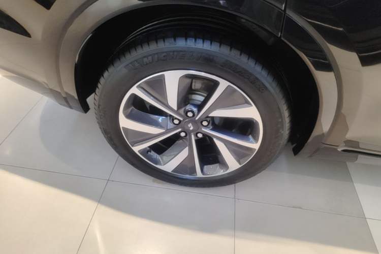 Used Li Auto ONE 2021 Extended-Range 6-Seater Version Right Rear Wheel Hub
