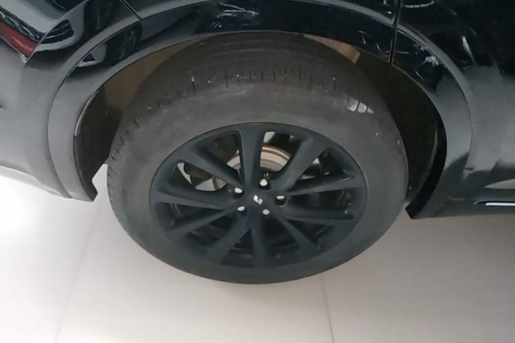 Used Li Auto ONE 2021 Extended-Range 6-Seater Version Right Rear Wheel Hub