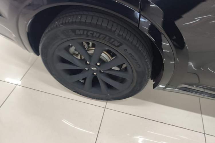 Used Li Auto ONE 2021 Extended-Range 6-Seater Version Right Rear Wheel Hub