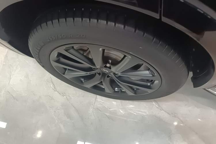 Used Li Auto ONE 2021 Extended-Range 6-Seater Version Right Rear Wheel Hub