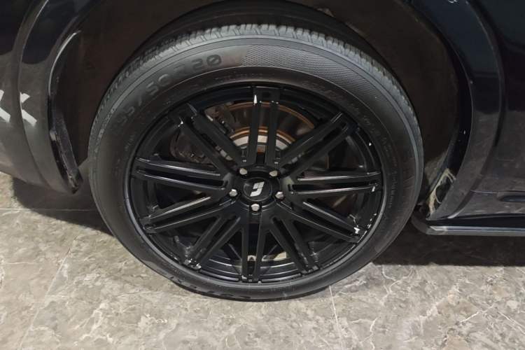 Used Li Auto ONE 2021 Extended-Range 6-Seater Version Right Rear Wheel Hub