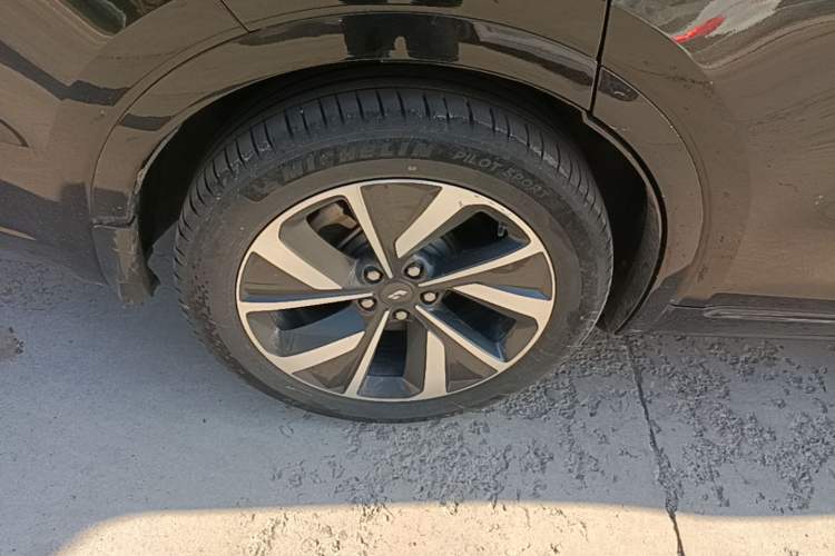 Used Li Auto ONE 2021 Extended-Range 6-Seater Version Right Rear Wheel Hub