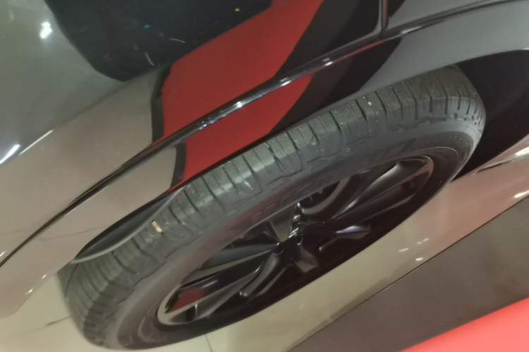 Used Li Auto ONE 2021 Extended-Range 6-Seater Version Right Rear Wheel Hub