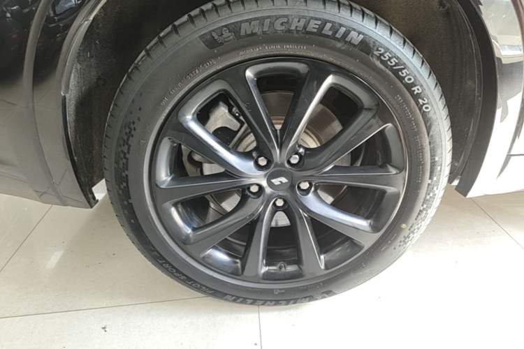 Used Li Auto ONE 2021 Extended-Range 6-Seater Version Right Rear Wheel Hub