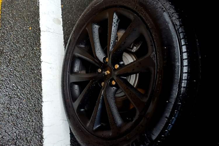 Used Li Auto ONE 2021 Extended-Range 6-Seater Version Right Rear Wheel Hub