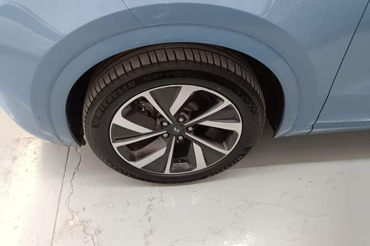 Used Li Auto ONE 2021 Extended-Range 6-Seater Version Exterior 2
