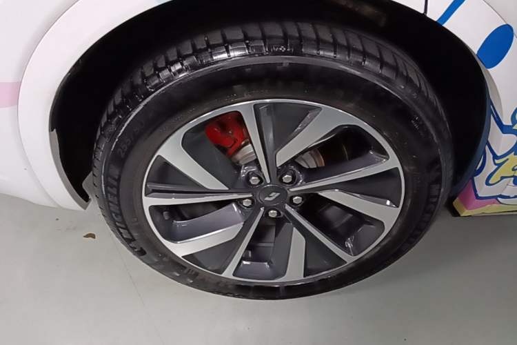 Used Li Auto ONE 2021 Extended-Range 6-Seater Version Exterior 2