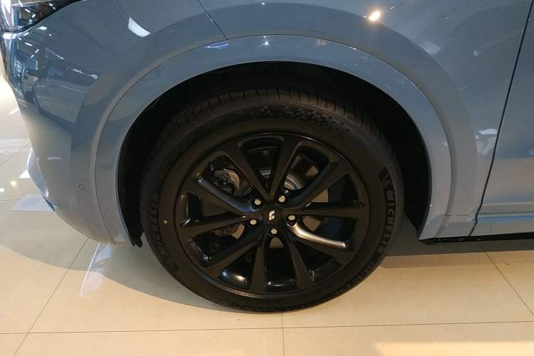 Used Li Auto ONE 2021 Extended-Range 6-Seater Version Exterior 2