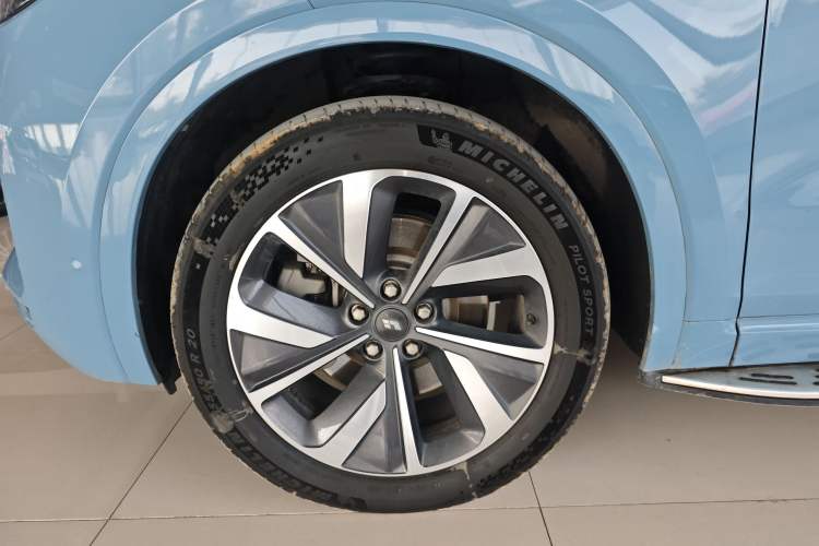 Used Li Auto ONE 2021 Extended-Range 6-Seater Version Exterior 4