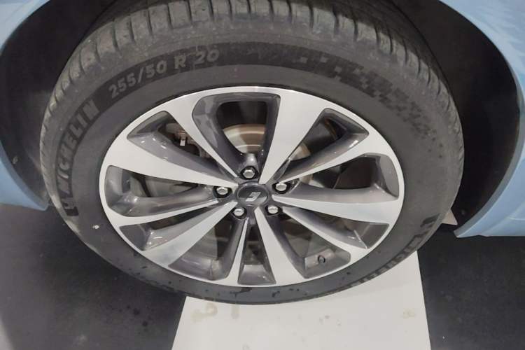 Used Li Auto ONE 2021 Extended-Range 6-Seater Version Exterior 4