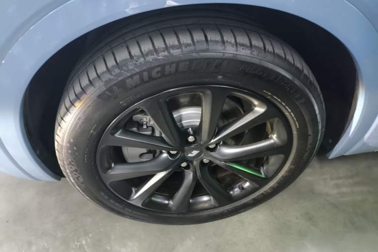 Used Li Auto ONE 2021 Extended-Range 6-Seater Version Exterior 4