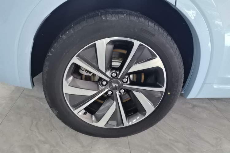 Used Li Auto ONE 2021 Extended-Range 6-Seater Version Exterior 5