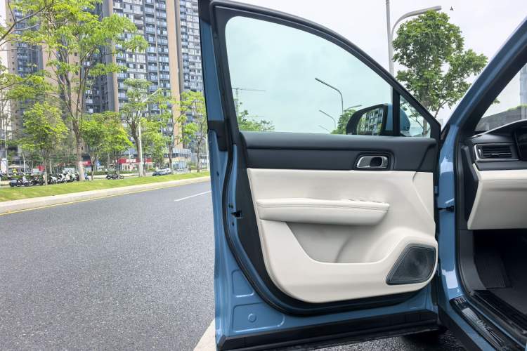 Used Li Auto ONE 2021 Extended-Range 6-Seater Version Exterior 8