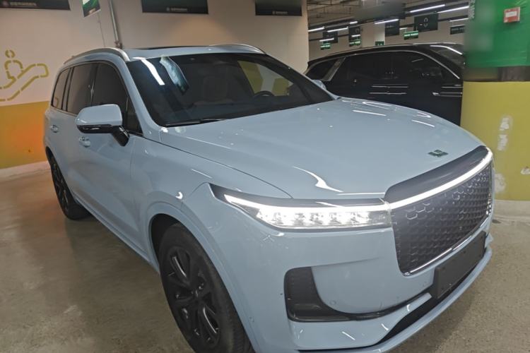 Used Li Auto ONE 2021 Extended-Range 6-Seater Version Front Right 45 Deg