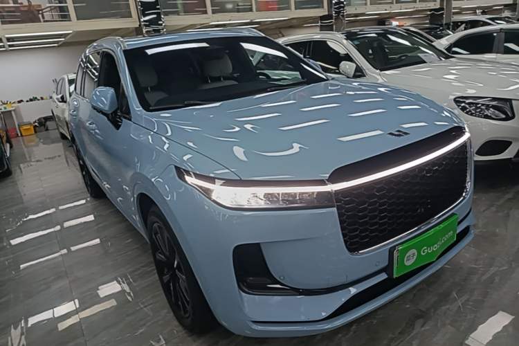 Used Li Auto ONE 2021 Extended-Range 6-Seater Version Front Right 45 Deg