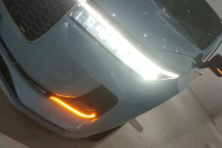 Used Li Auto ONE 2021 Extended-Range 6-Seater Version Left Front Headlight