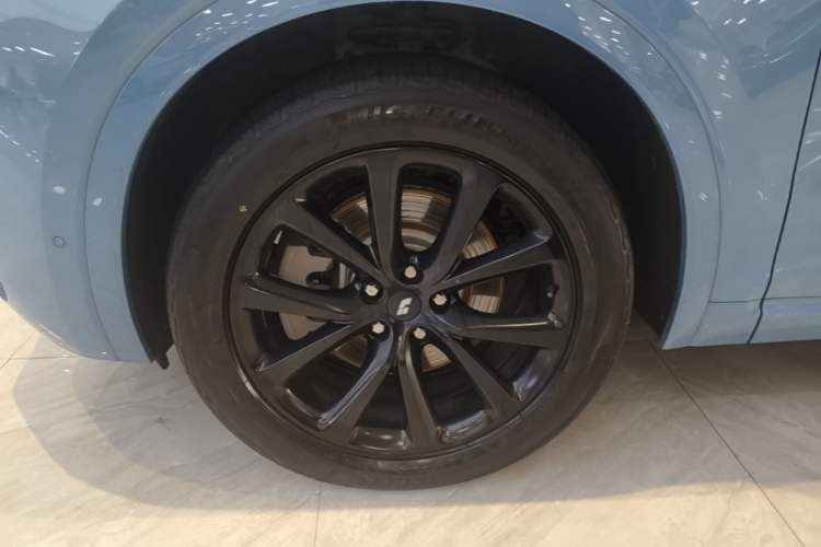 Used Li Auto ONE 2021 Extended-Range 6-Seater Version Left Front Wheel Hub