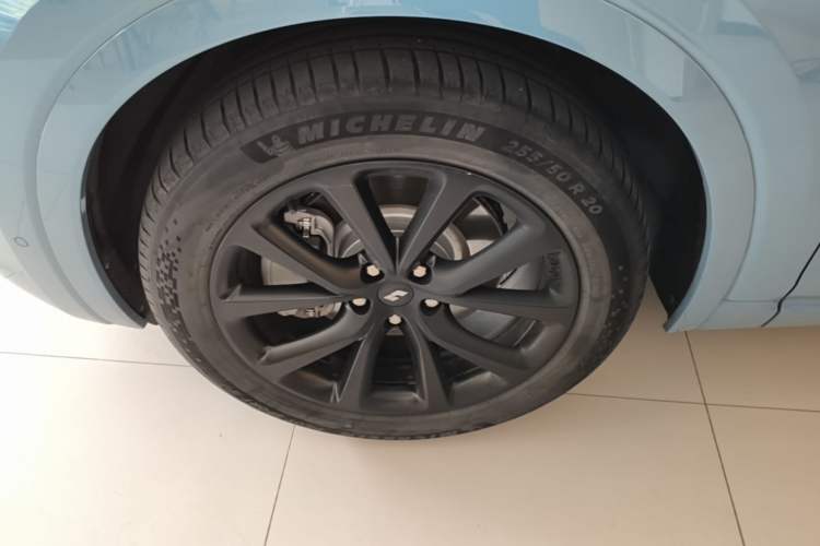 Used Li Auto ONE 2021 Extended-Range 6-Seater Version Left Front Wheel Hub