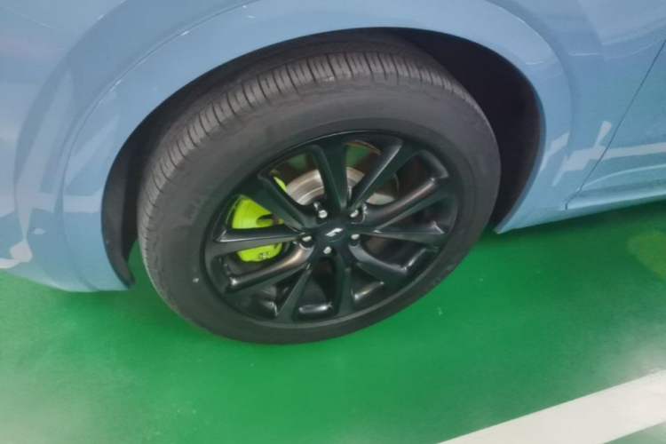 Used Li Auto ONE 2021 Extended-Range 6-Seater Version Left Front Wheel Hub