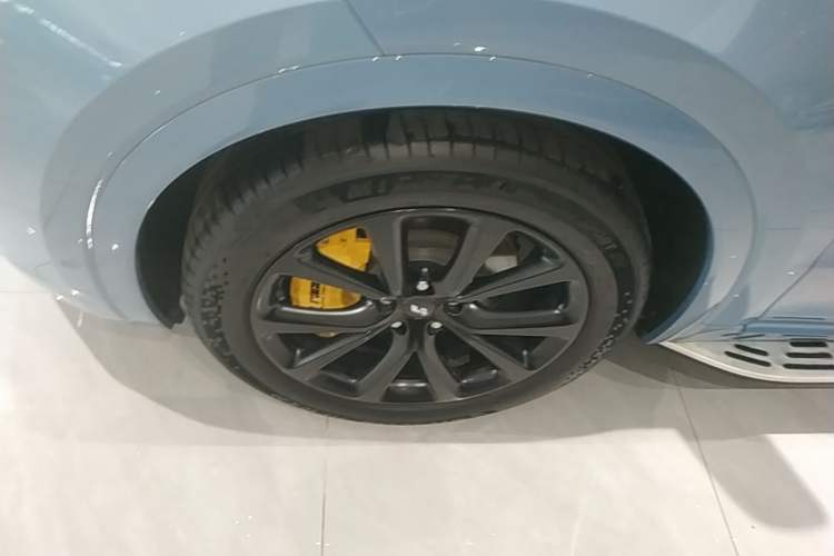 Used Li Auto ONE 2021 Extended-Range 6-Seater Version Left Front Wheel Hub