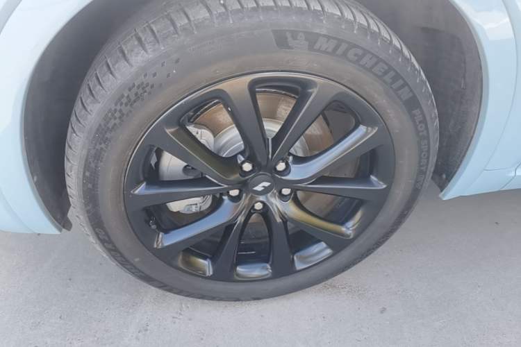 Used Li Auto ONE 2021 Extended-Range 6-Seater Version Left Front Wheel Hub