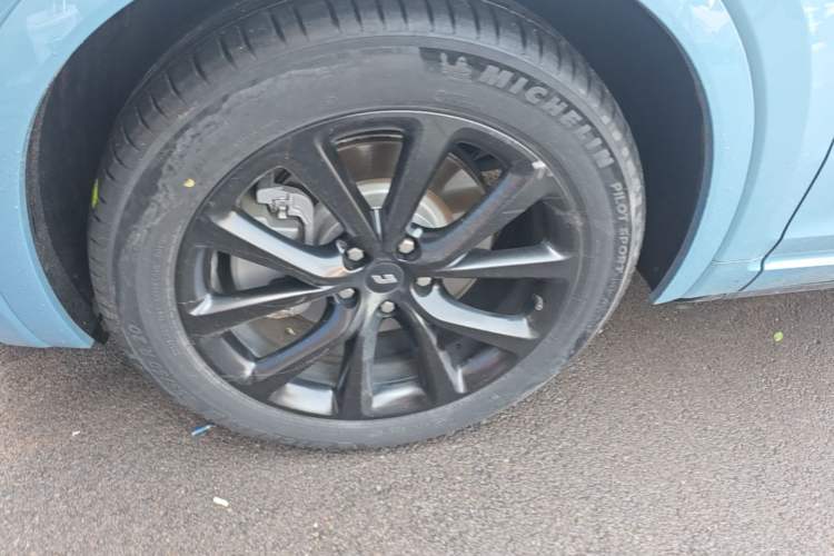 Used Li Auto ONE 2021 Extended-Range 6-Seater Version Left Front Wheel Hub