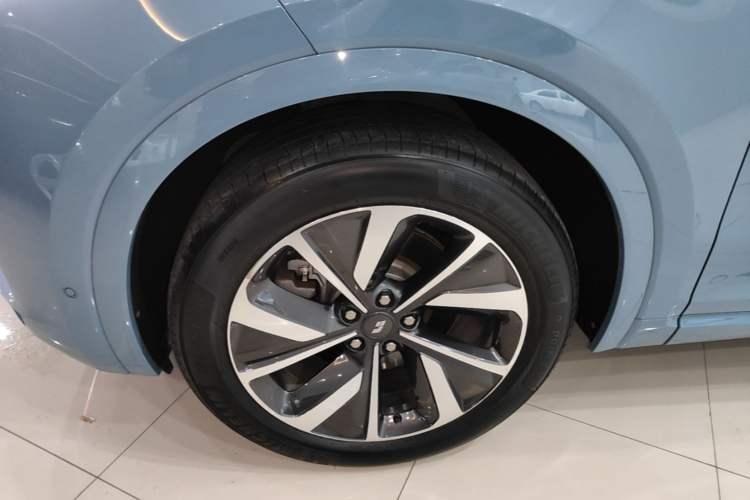 Used Li Auto ONE 2021 Extended-Range 6-Seater Version Left Front Wheel Hub