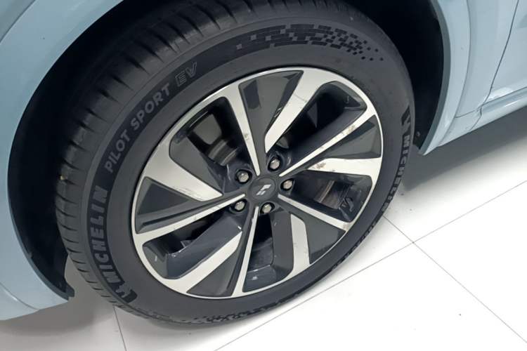 Used Li Auto ONE 2021 Extended-Range 6-Seater Version Left Front Wheel Hub