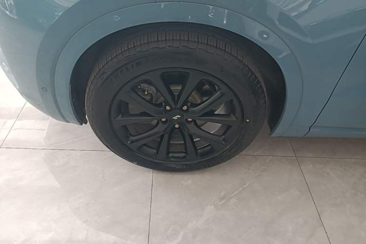 Used Li Auto ONE 2021 Extended-Range 6-Seater Version Left Front Wheel Hub