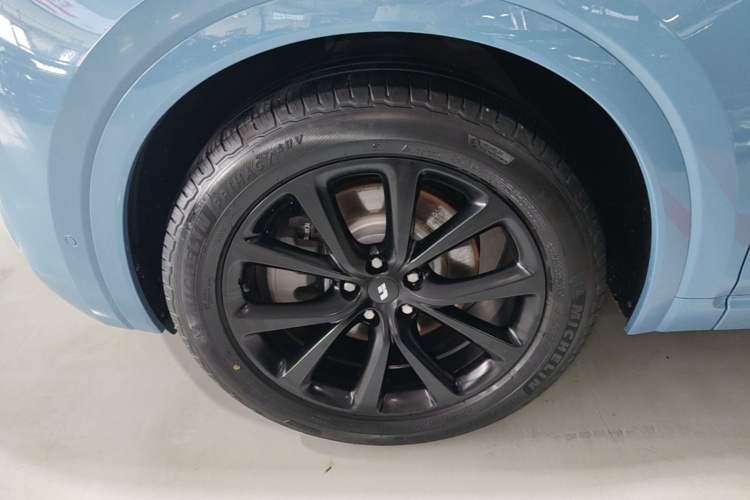 Used Li Auto ONE 2021 Extended-Range 6-Seater Version Left Front Wheel Hub