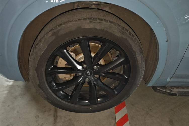 Used Li Auto ONE 2021 Extended-Range 6-Seater Version Left Front Wheel Hub