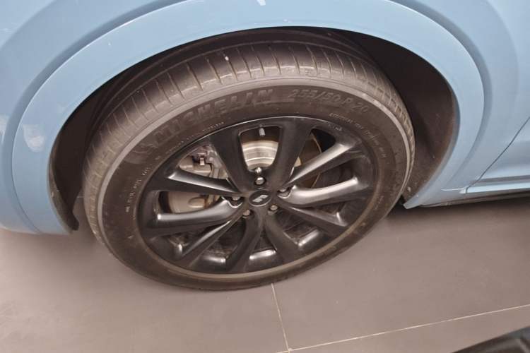 Used Li Auto ONE 2021 Extended-Range 6-Seater Version Left Front Wheel Hub