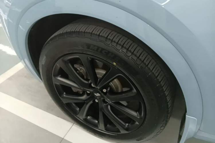 Used Li Auto ONE 2021 Extended-Range 6-Seater Version Left Front Wheel Hub