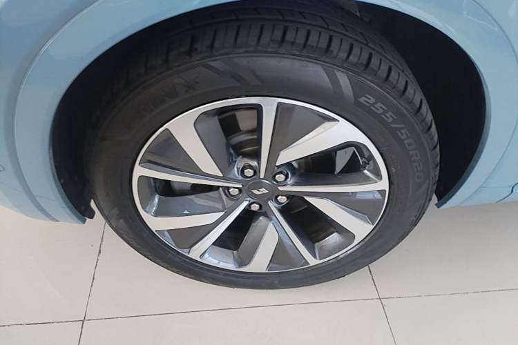 Used Li Auto ONE 2021 Extended-Range 6-Seater Version Left Front Wheel Hub