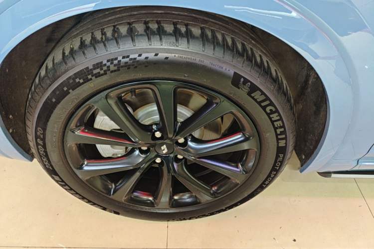 Used Li Auto ONE 2021 Extended-Range 6-Seater Version Left Front Wheel Hub
