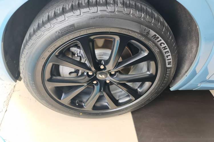 Used Li Auto ONE 2021 Extended-Range 6-Seater Version Left Front Wheel Hub