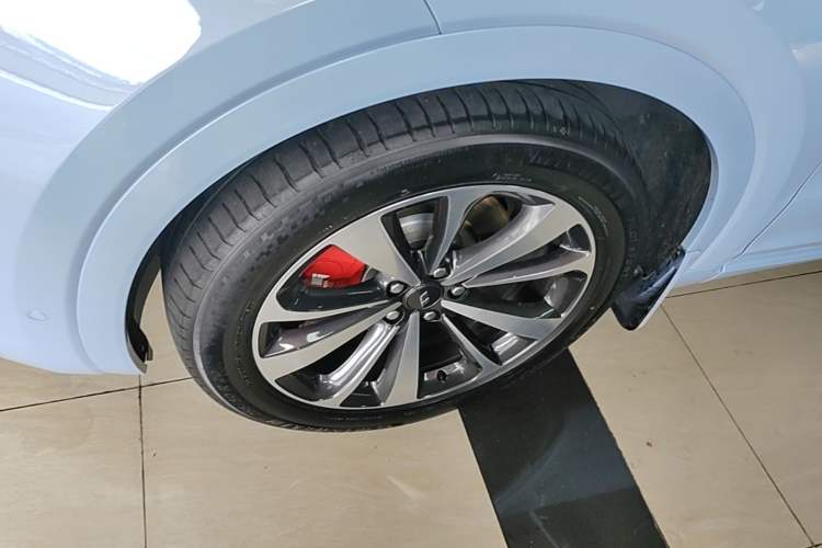 Used Li Auto ONE 2021 Extended-Range 6-Seater Version Left Front Wheel Hub