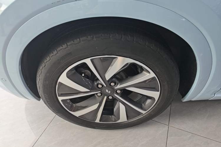 Used Li Auto ONE 2021 Extended-Range 6-Seater Version Left Front Wheel Hub