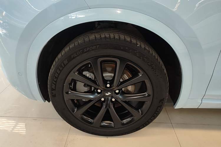 Used Li Auto ONE 2021 Extended-Range 6-Seater Version Left Front Wheel Hub