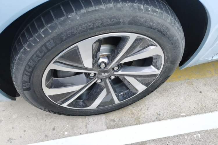 Used Li Auto ONE 2021 Extended-Range 6-Seater Version Left Front Wheel Hub