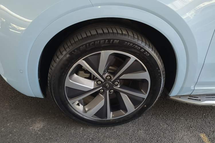 Used Li Auto ONE 2021 Extended-Range 6-Seater Version Left Front Wheel Hub