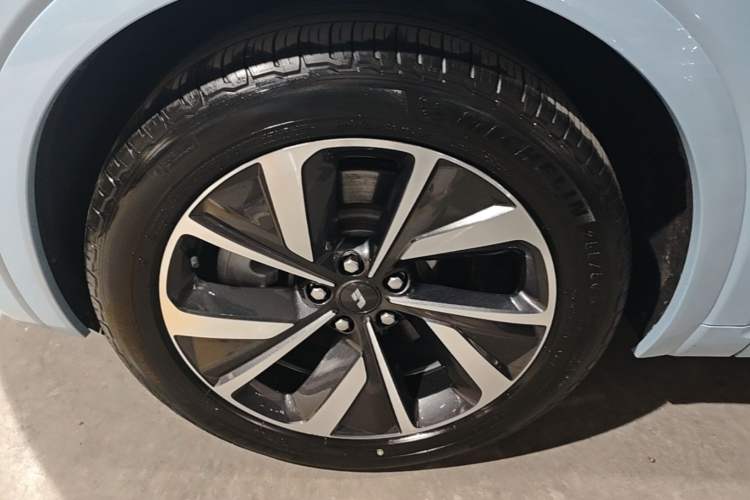 Used Li Auto ONE 2021 Extended-Range 6-Seater Version Left Front Wheel Hub