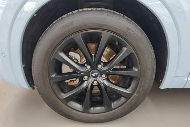 Used Li Auto ONE 2021 Extended-Range 6-Seater Version Left Front Wheel Hub