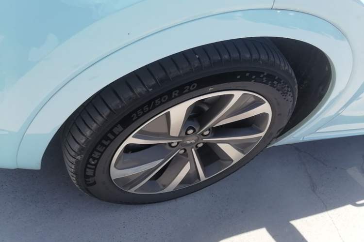 Used Li Auto ONE 2021 Extended-Range 6-Seater Version Left Front Wheel Hub