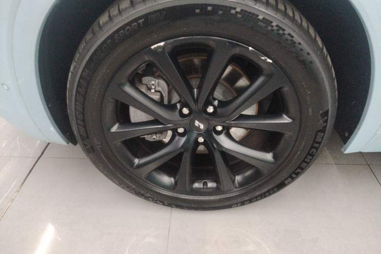 Used Li Auto ONE 2021 Extended-Range 6-Seater Version Left Front Wheel Hub