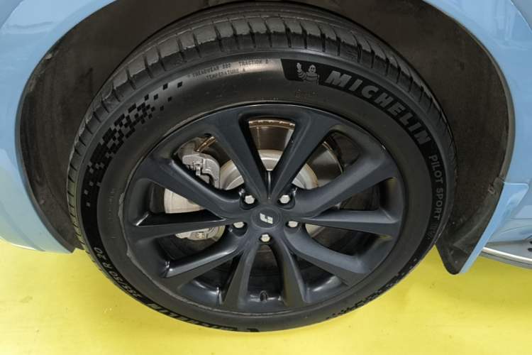 Used Li Auto ONE 2021 Extended-Range 6-Seater Version Left Front Wheel Hub