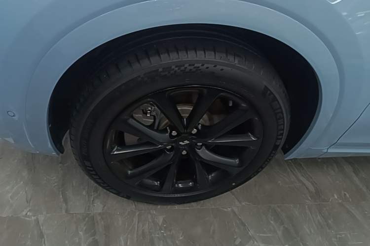 Used Li Auto ONE 2021 Extended-Range 6-Seater Version Left Front Wheel Hub
