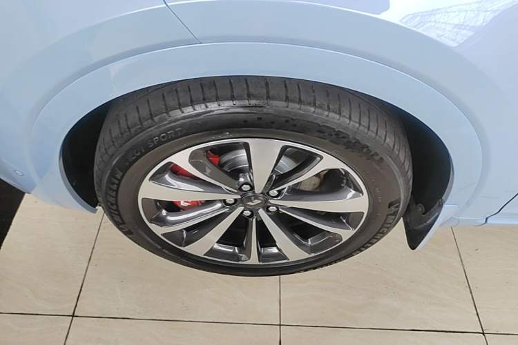 Used Li Auto ONE 2021 Extended-Range 6-Seater Version Left Front Wheel Hub