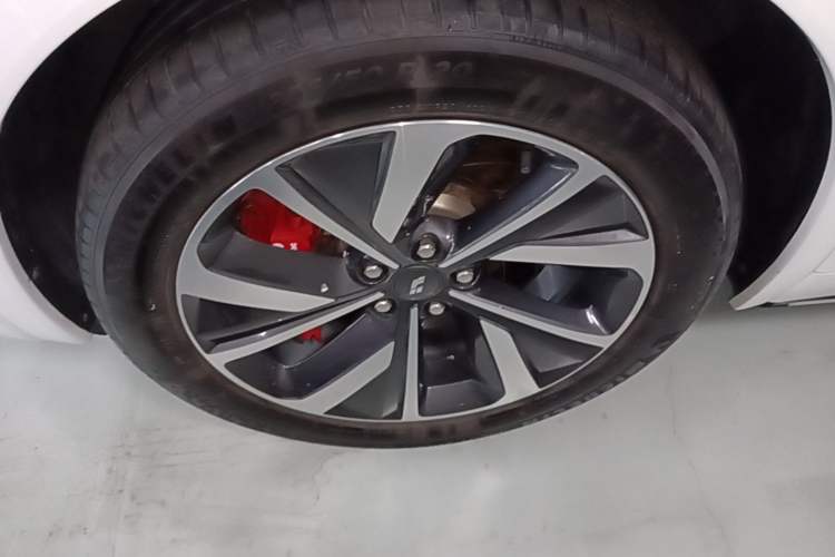 Used Li Auto ONE 2021 Extended-Range 6-Seater Version Left Front Wheel Hub